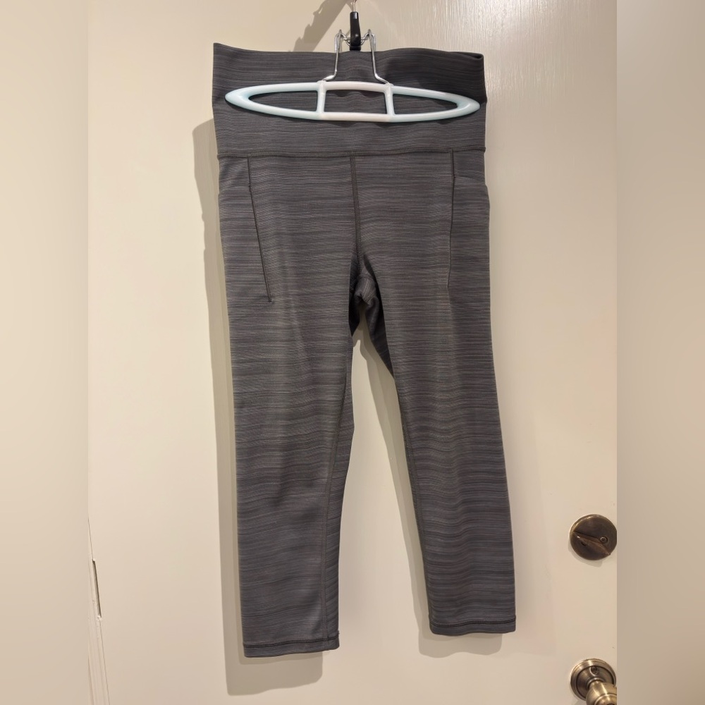 Athleta patterned crops